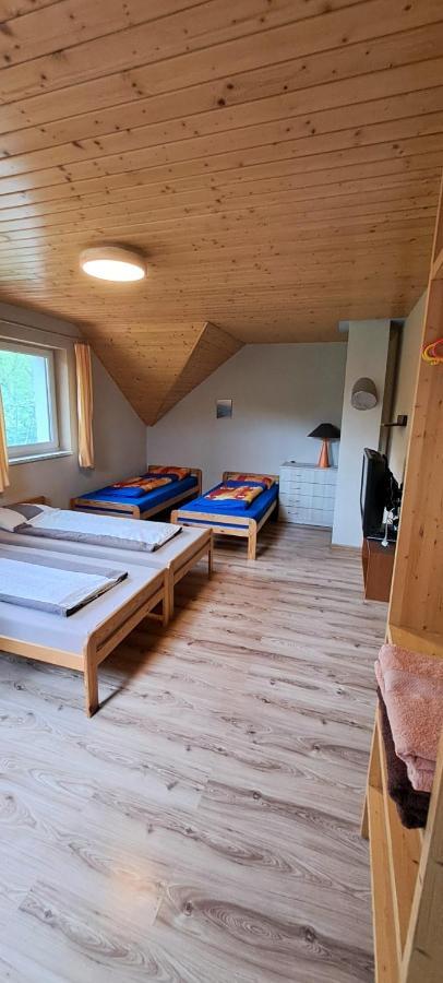Ubytovanie U Huberta Bešeňová Esterno foto