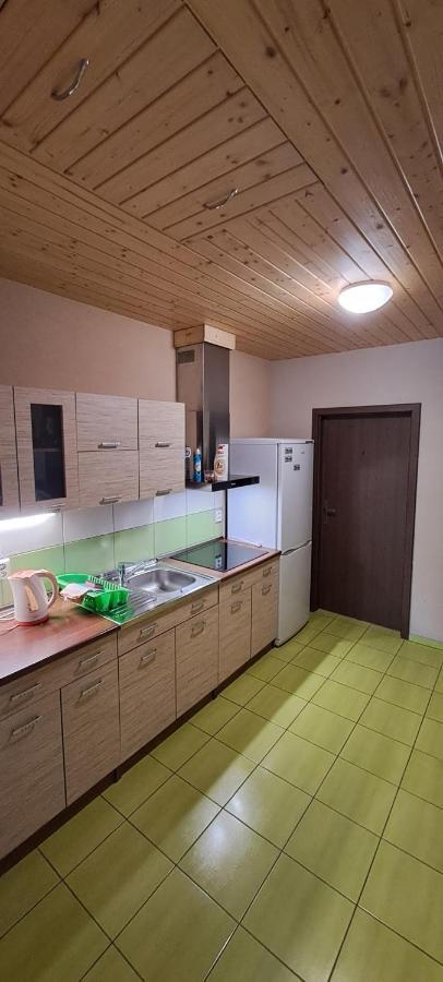 Ubytovanie U Huberta Bešeňová Esterno foto