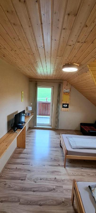 Ubytovanie U Huberta Bešeňová Esterno foto